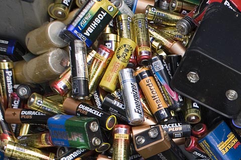 郑州高价三元锂电池回收-上门回收铁锂电池-废铅酸电池回收